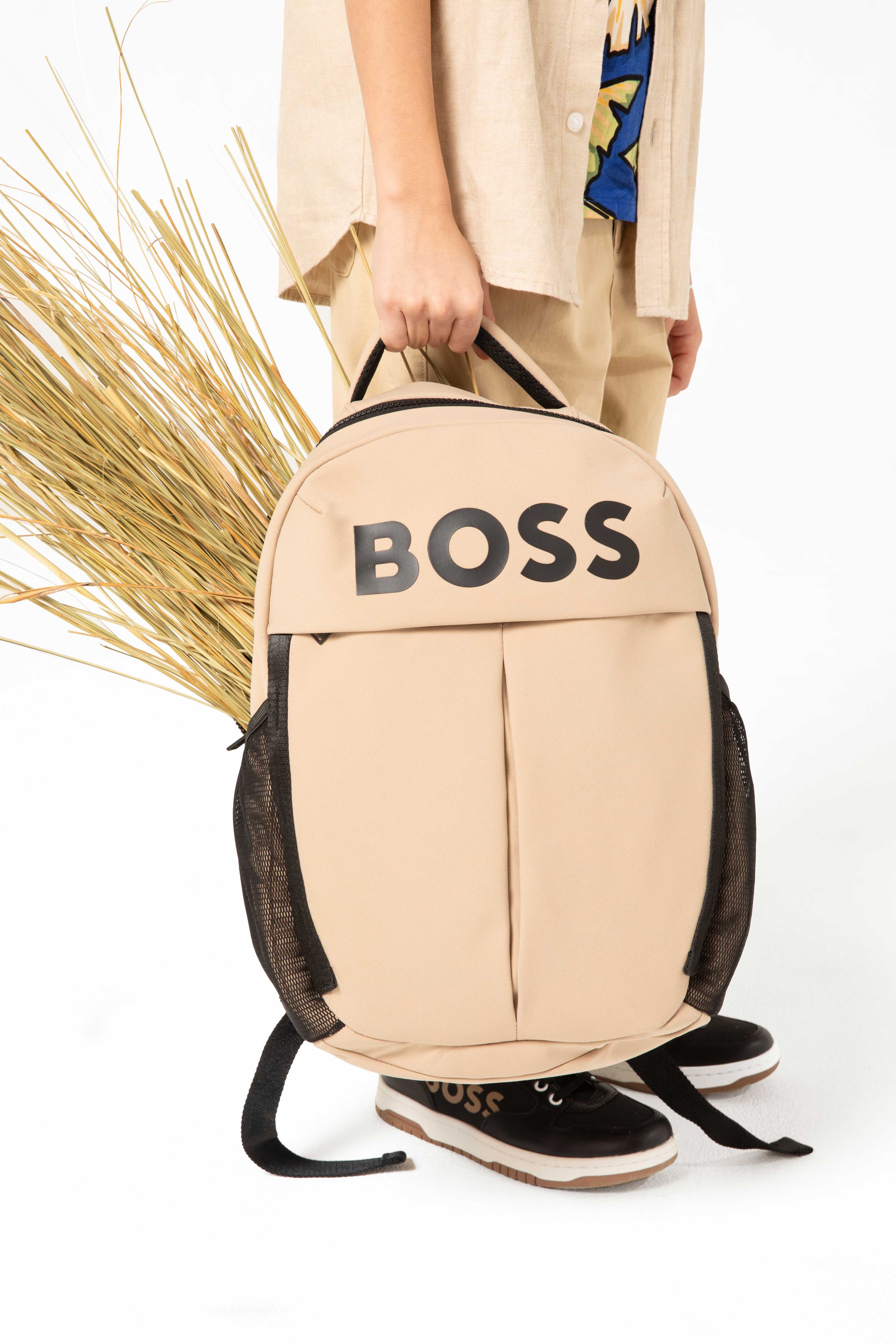 Detalhes do look jungle para crianças – chapéu safari e óculos de sol estilosos