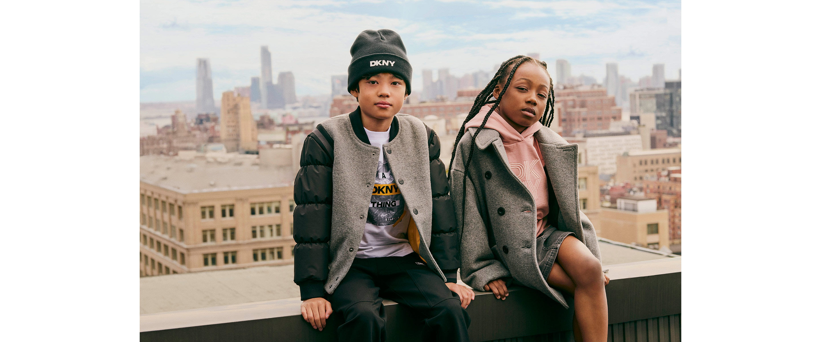 Roupas de crianças marca DKNY na Kids around