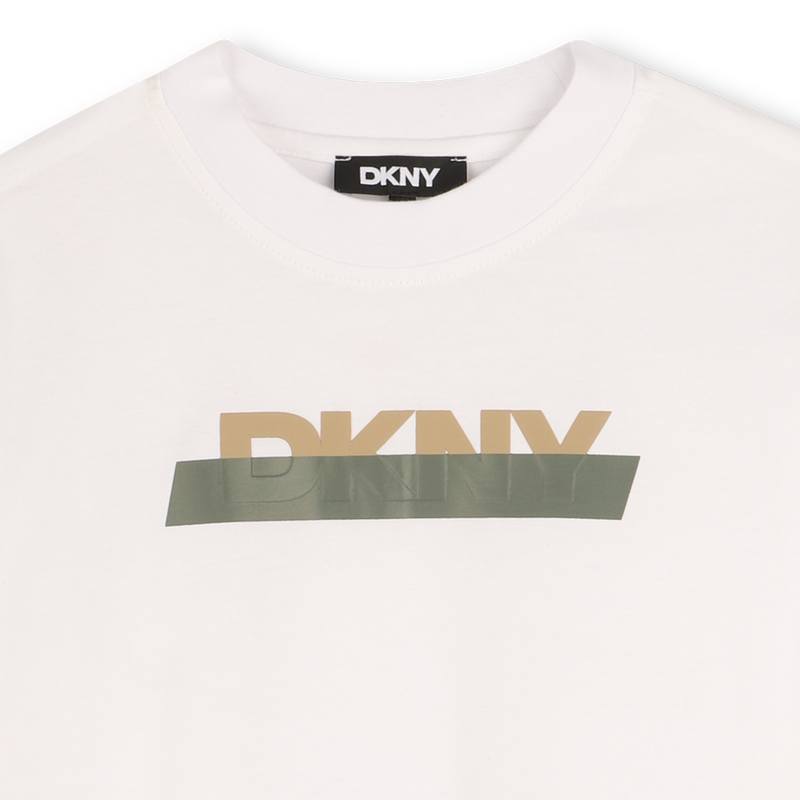 T-shirt de manga curta DKNY 
                    BOY