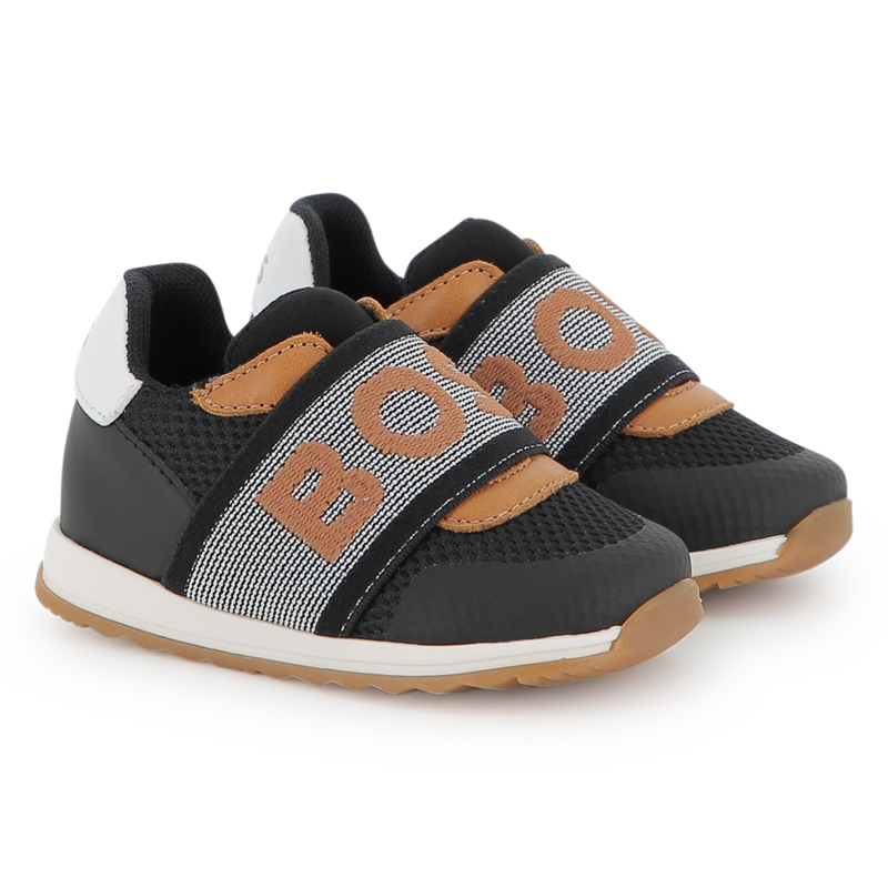 Tênis com elástico de marca BOSS 
                    BOY