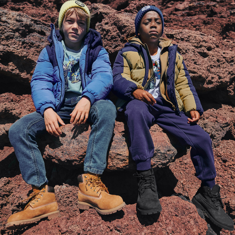 Jaqueta com capuz repelente de &aacute;gua TIMBERLAND 
                        BOY