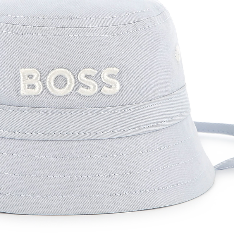 Bon&eacute; tipo bob com cord&otilde;es BOSS 
                        BOY
