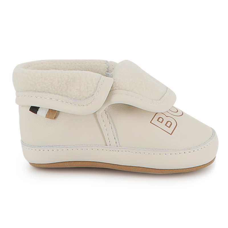 Chinelos de pele de carneiro macia BOSS 
                    UNISEX