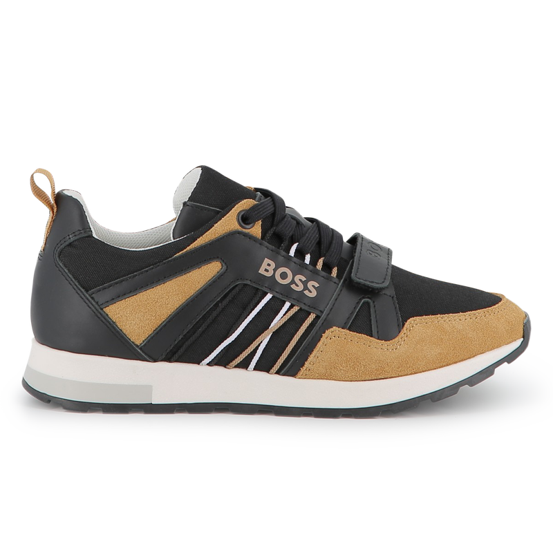 T&ecirc;nis com cadar&ccedil;o BOSS 
                        BOY