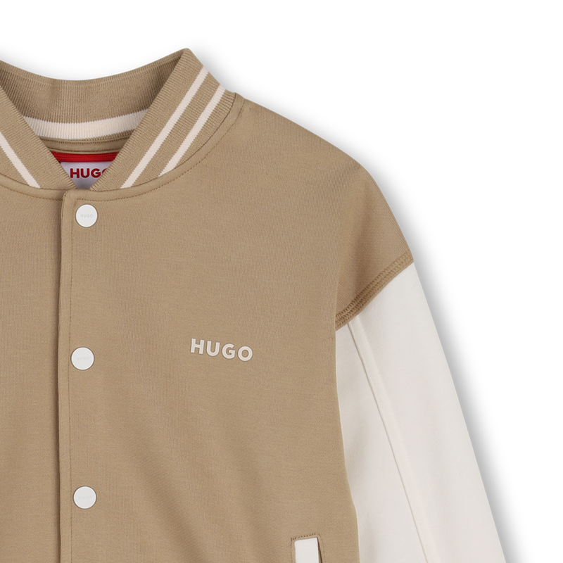 CARDIGAN ESTILO TEDDY HUGO 
                        BOY
