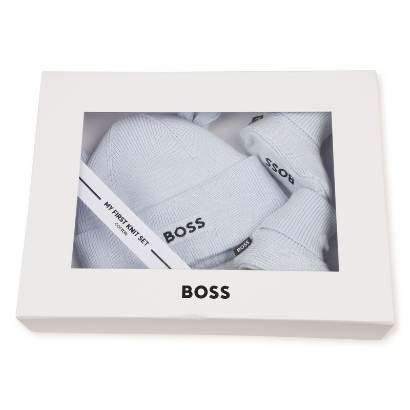 Conjunto de touca e pantufas BOSS 
                        MENINO