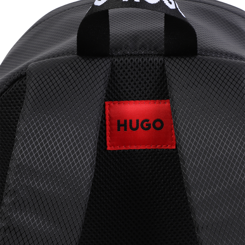 Mochila com log&oacute;tipo HUGO 
                        MENINO