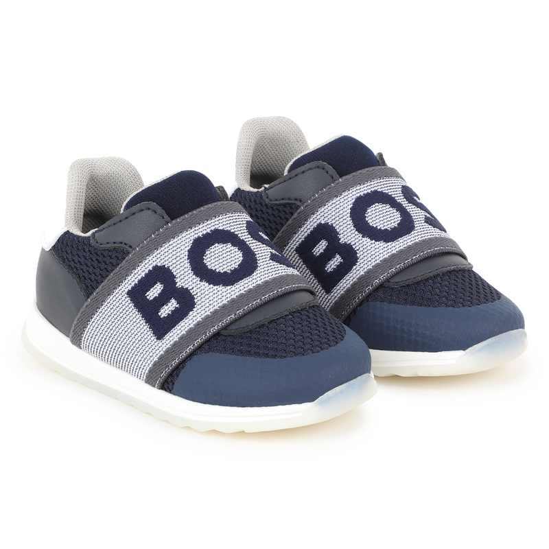 Tênis com elástico de marca BOSS 
                    BOY