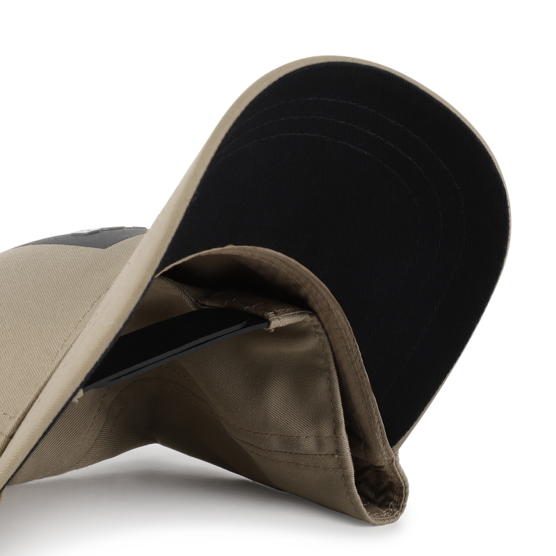 TAMPA COM FECHO AJUST&Aacute;VEL BOSS 
                        BOY