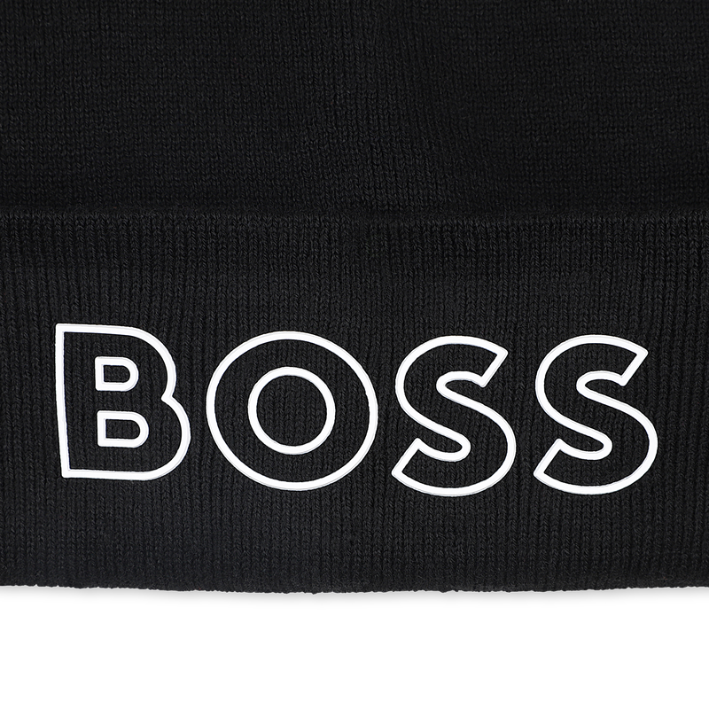 Chap&eacute;u de malha com logotipo BOSS 
                        BOY