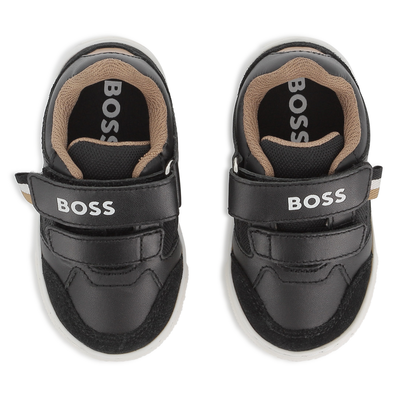 T&ecirc;nis com fecho de velcro BOSS 
                        BOY