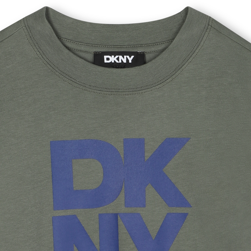 T-shirt de manga curta DKNY 
                    BOY