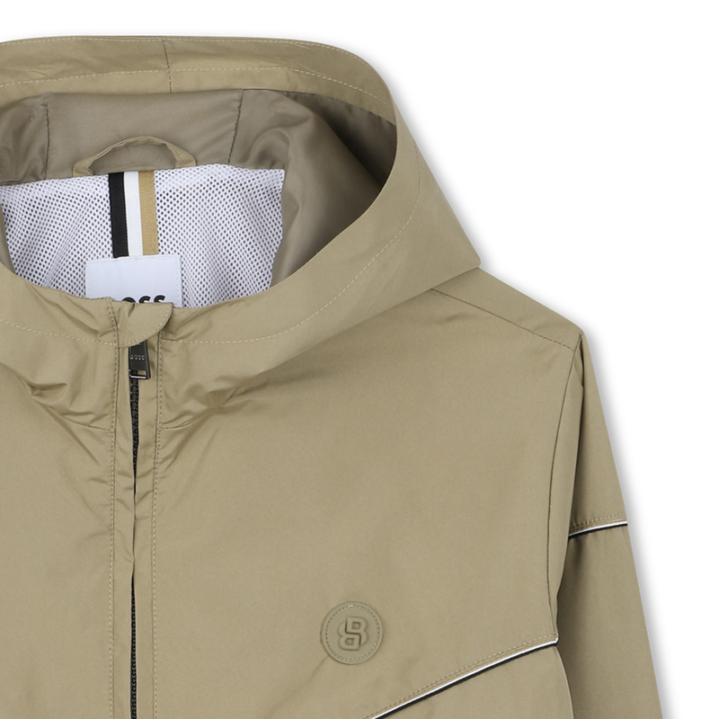 CORTA-VENTO COM CAPUZ BOSS 
                        BOY