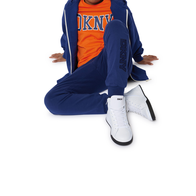 T&eacute;nis em couro com atacadores DKNY 
                        UNISEX