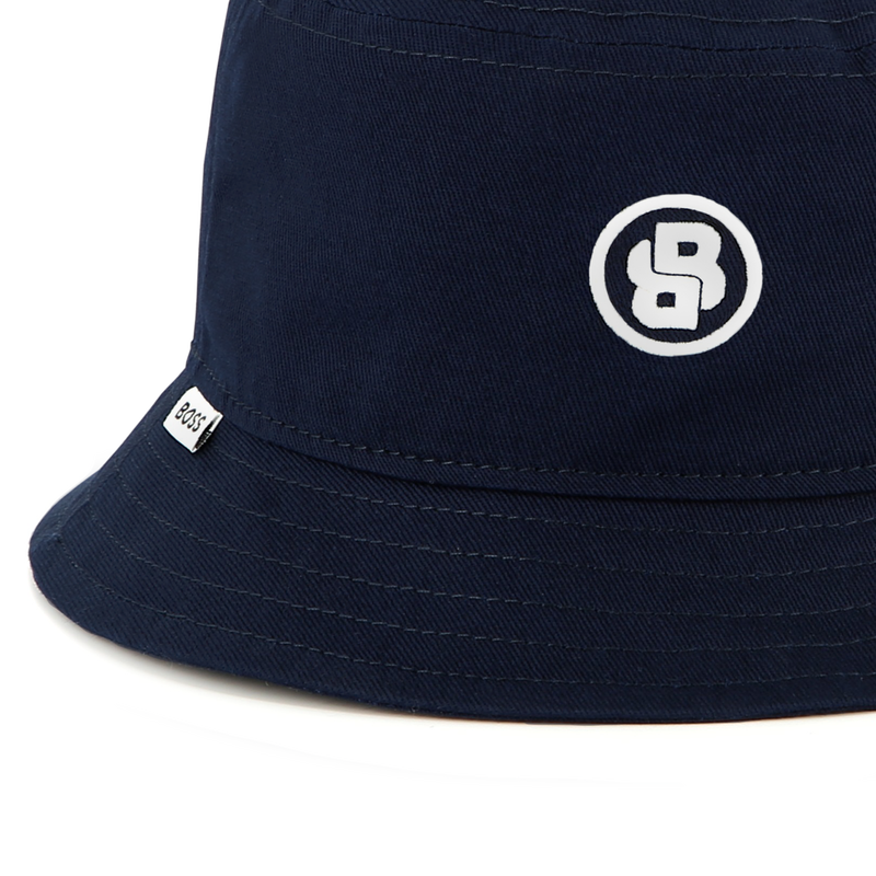 Chap&eacute;u tipo bob bordado BOSS 
                        BOY