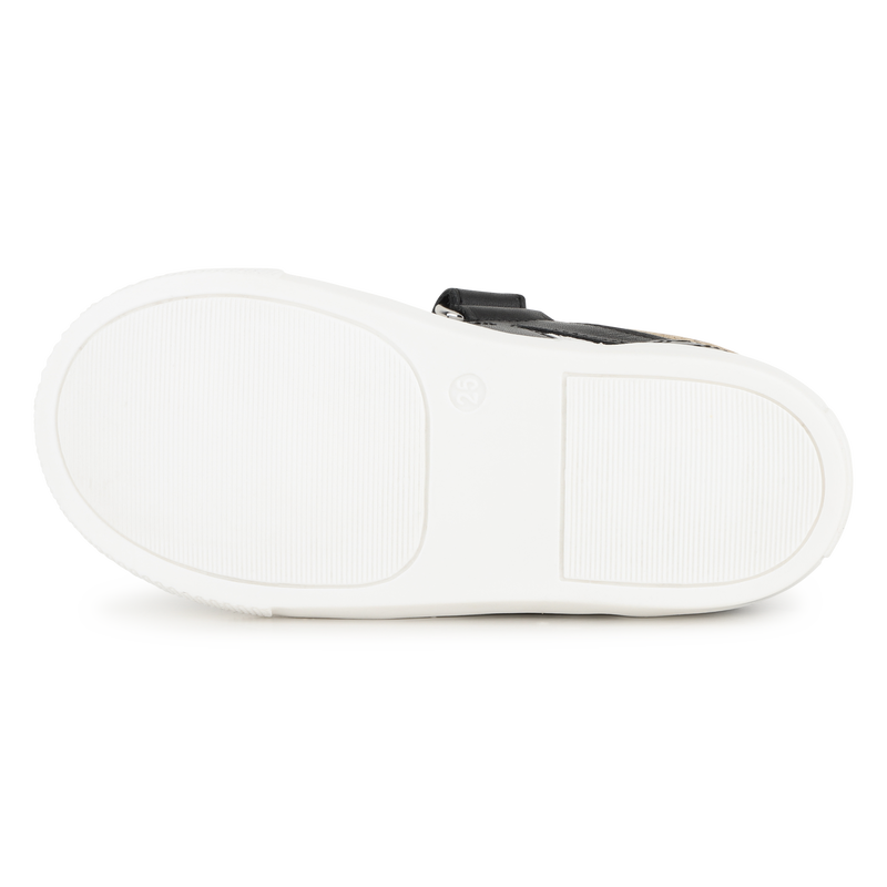 T&Eacute;NIS COM RISCAS DE GANCHO E LA&Ccedil;O BOSS 
                        BOY