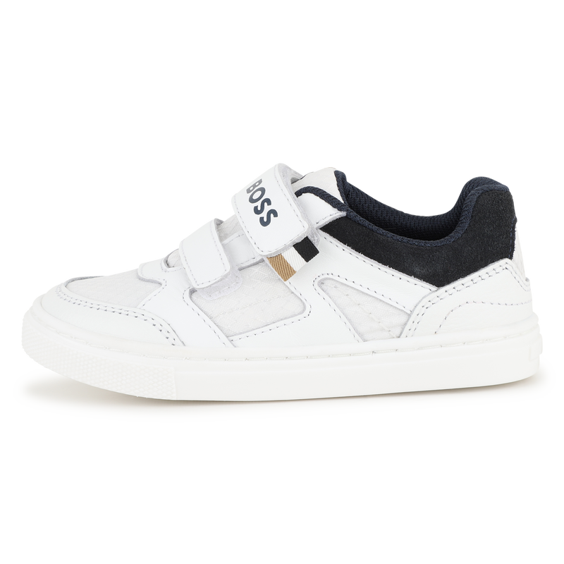 T&Eacute;NIS COM RISCAS DE GANCHO E LA&Ccedil;O BOSS 
                        BOY