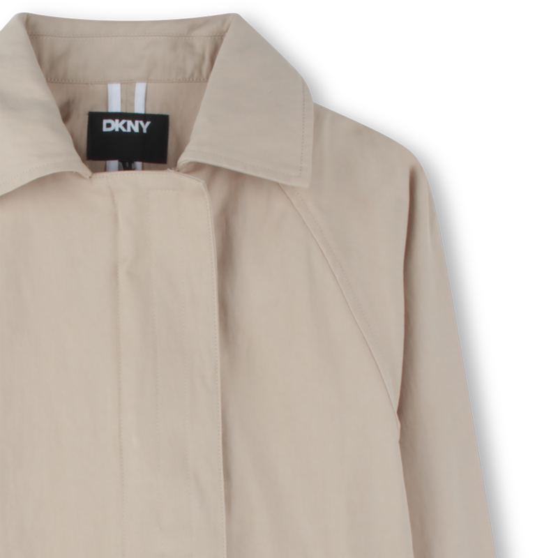 Imperme&aacute;vel de corte largo DKNY 
                        MENINA