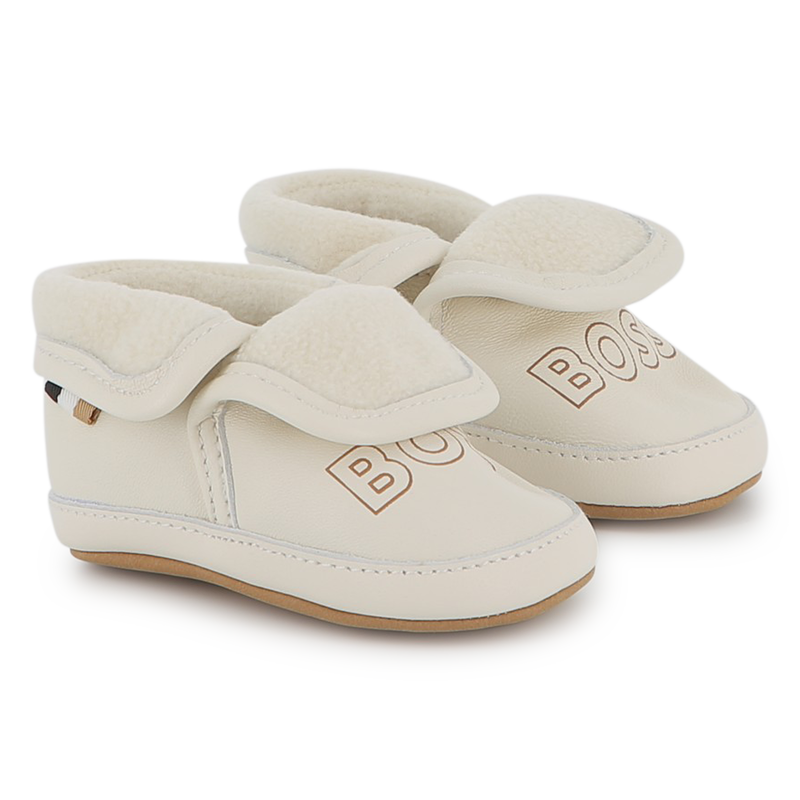 Chinelos de pele de carneiro macia BOSS 
                    UNISEX