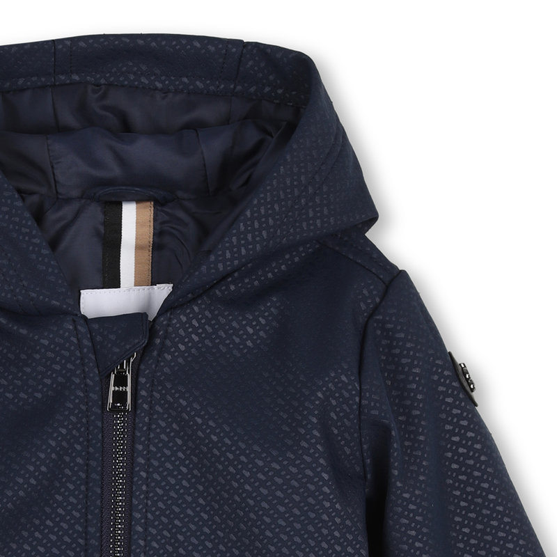 CORTA-VENTO COM CAPUZ BOSS 
                        BOY