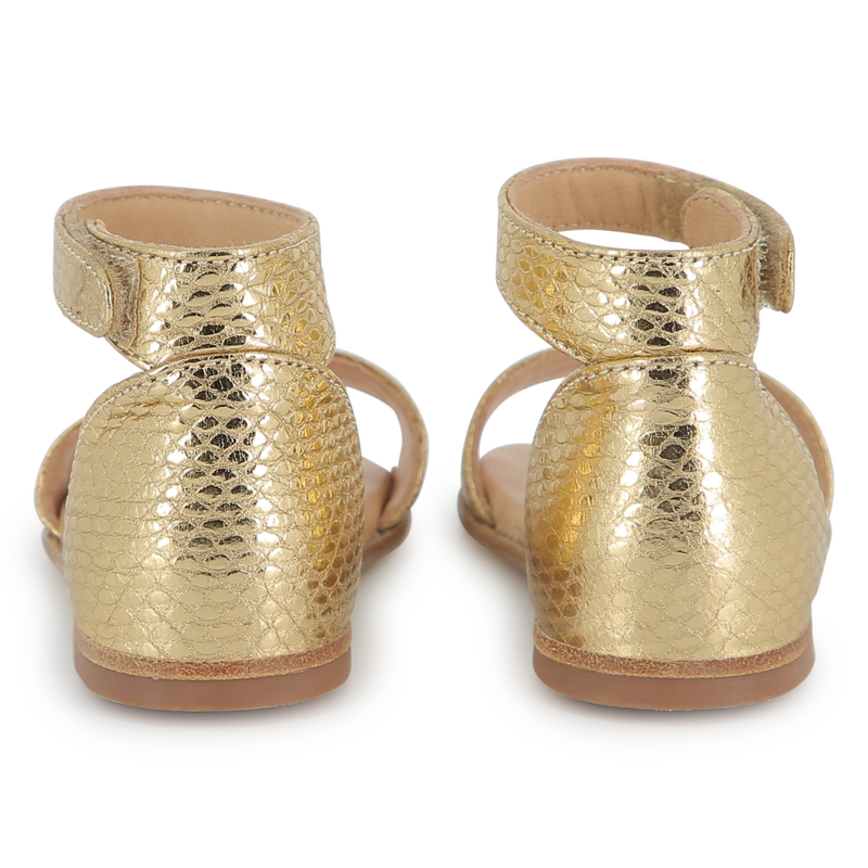 Sand&aacute;lias em pele com tiras CHLOE 
                        GIRL