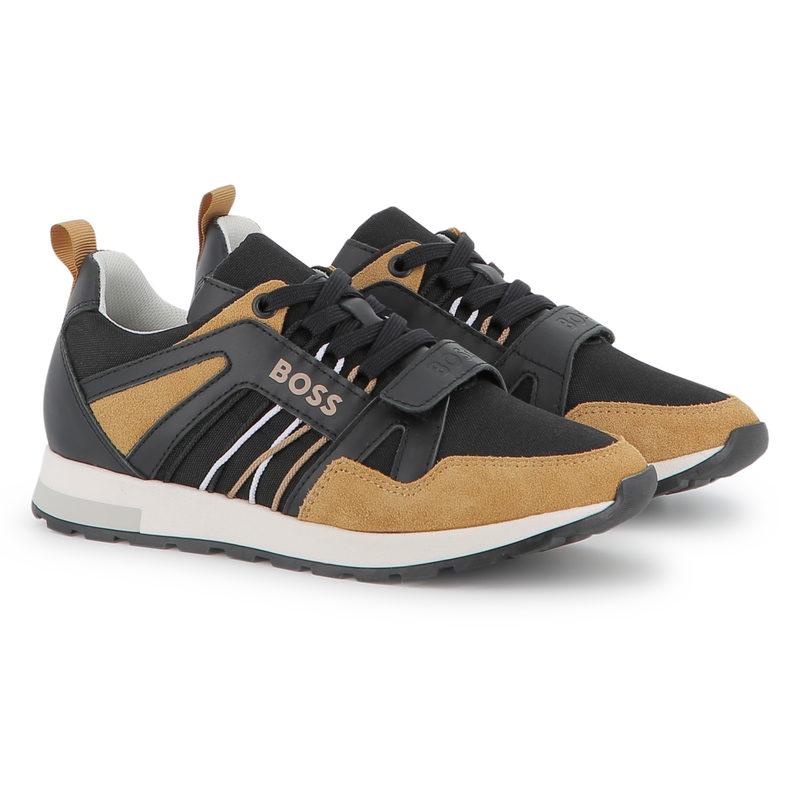 T&ecirc;nis com cadar&ccedil;o BOSS 
                        BOY