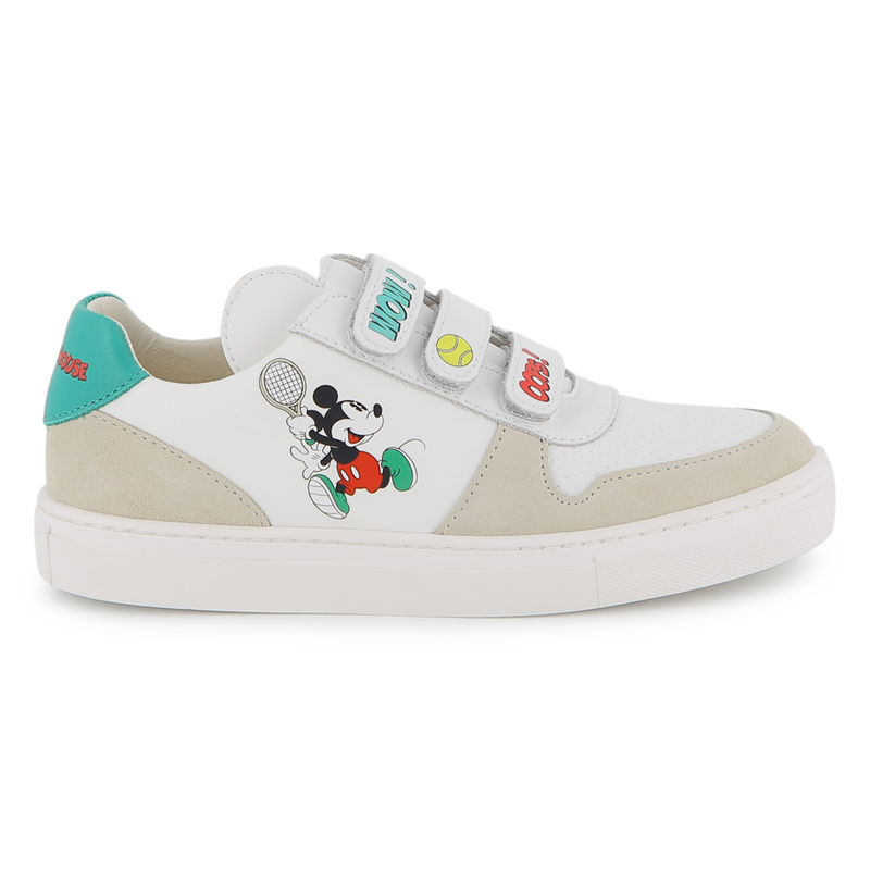 T&Eacute;NIS COM RISCAS DE GANCHO E LA&Ccedil;O MARC JACOBS 
                        BOY