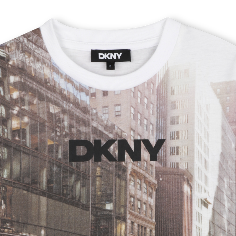 T-shirt de manga curta DKNY 
                    BOY