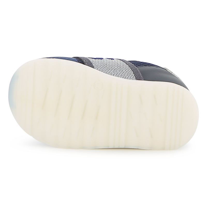Tênis com elástico de marca BOSS 
                    BOY