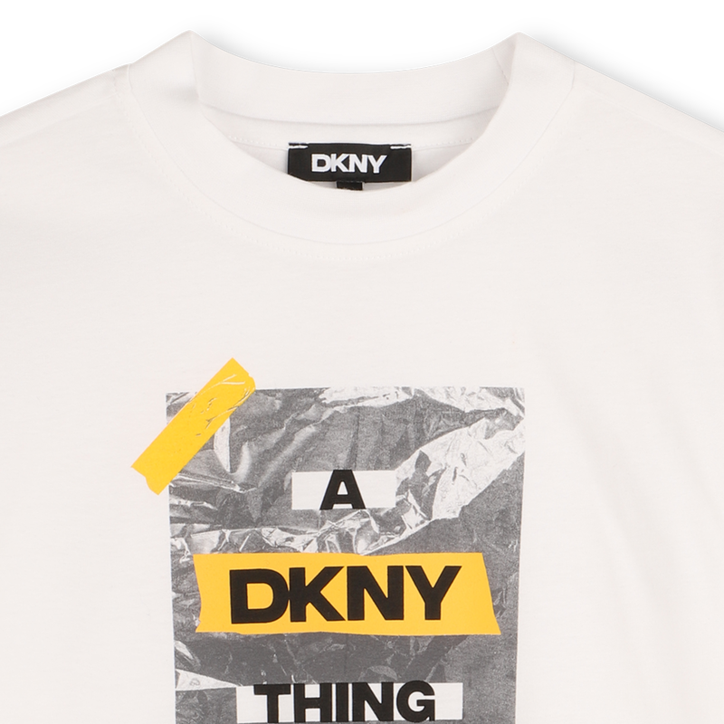 T-shirt de manga curta DKNY 
                        BOY