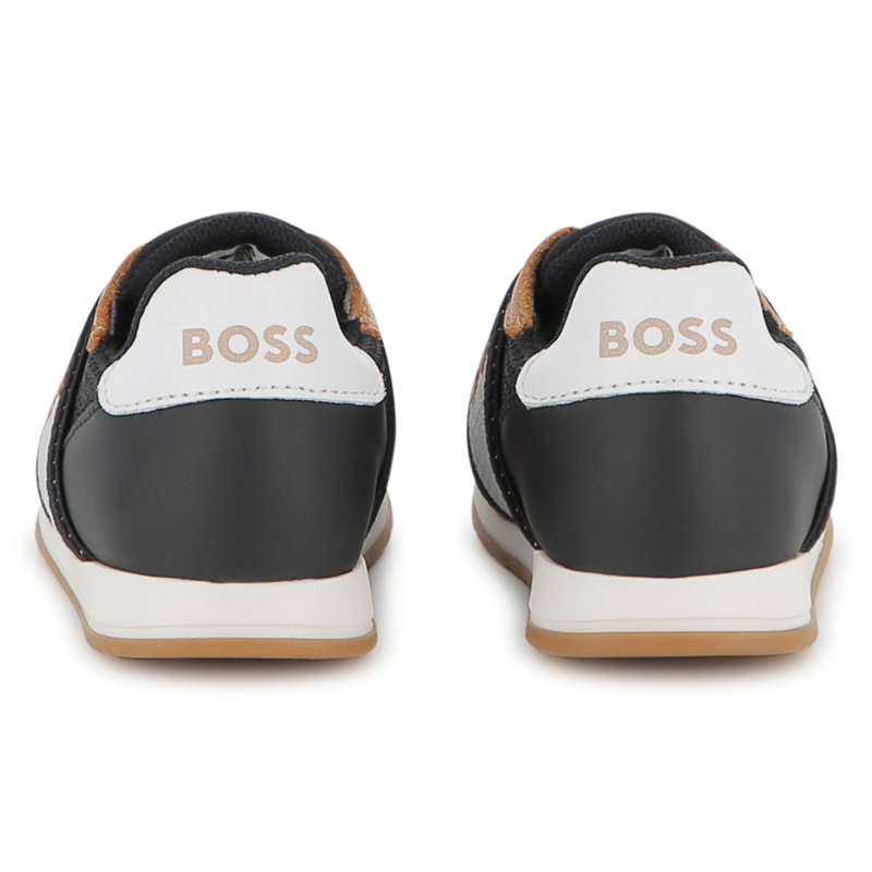 Tênis com elástico de marca BOSS 
                    BOY