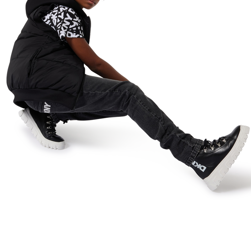 Cal&ccedil;as de ganga com 5 bolsos DKNY 
                        UNISEX