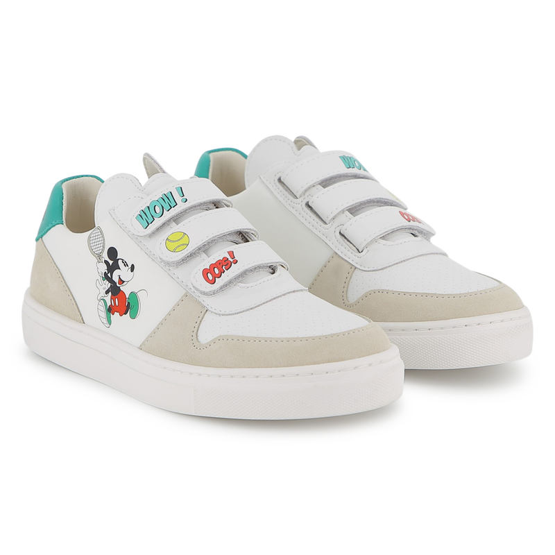 T&Eacute;NIS COM RISCAS DE GANCHO E LA&Ccedil;O MARC JACOBS 
                        BOY