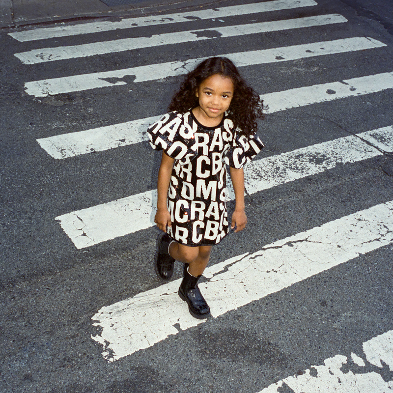 Vestido formal com lantejoulas MARC JACOBS 
                    GIRL