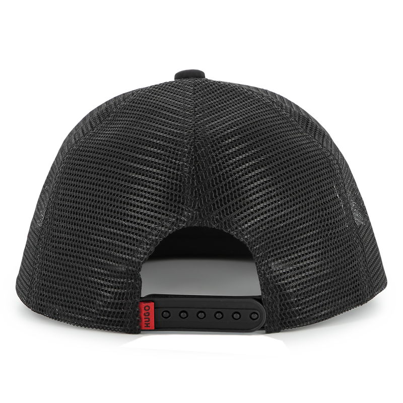 Bon&eacute; em dois materiais HUGO 
                        BOY