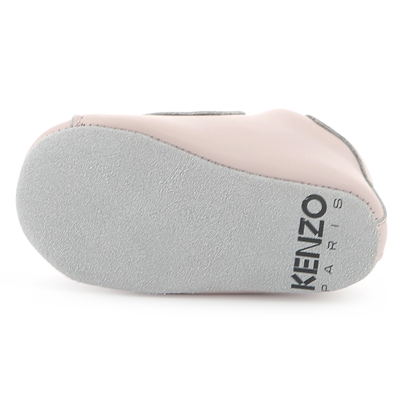 Pantufas de velcro em pele KENZO KIDS 
                        UNISEX