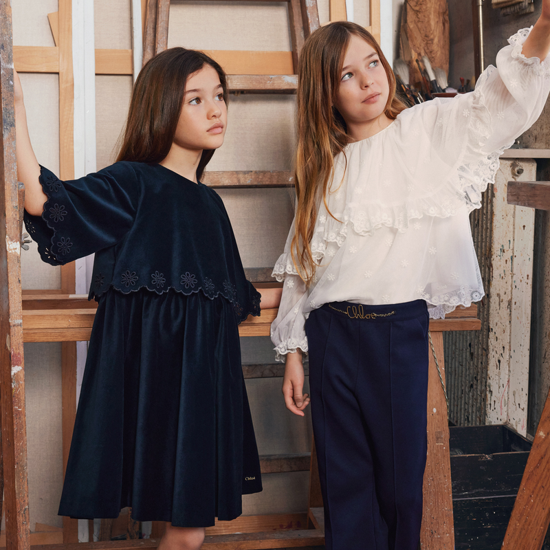 Blusa com folhos e bordados CHLOE 
                    GIRL