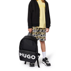 Mochila com log&oacute;tipo HUGO 
                    MENINO