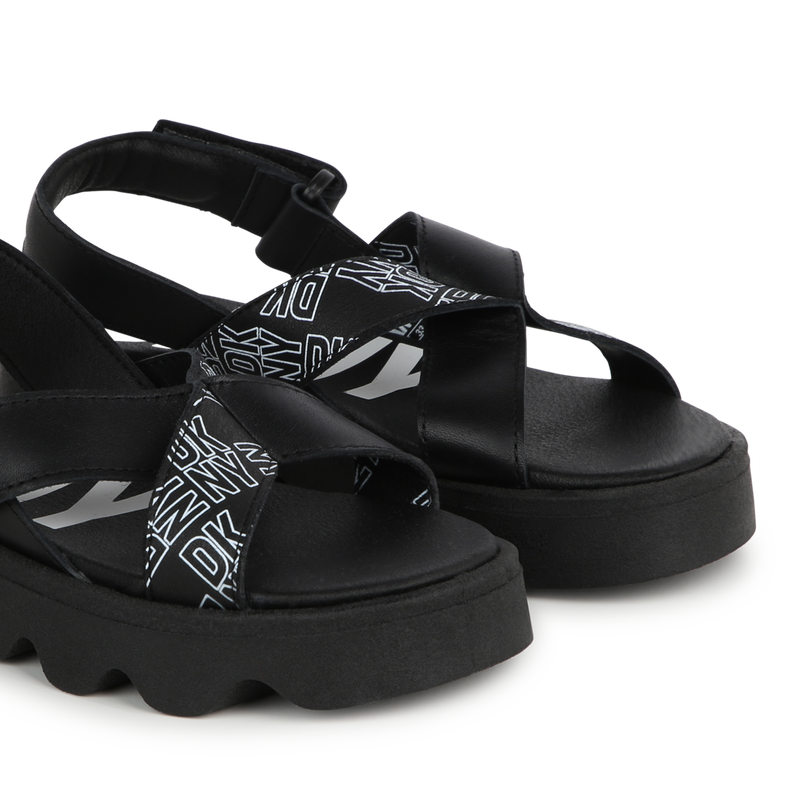 Sandálias de couro com velcro DKNY 
                    GIRL