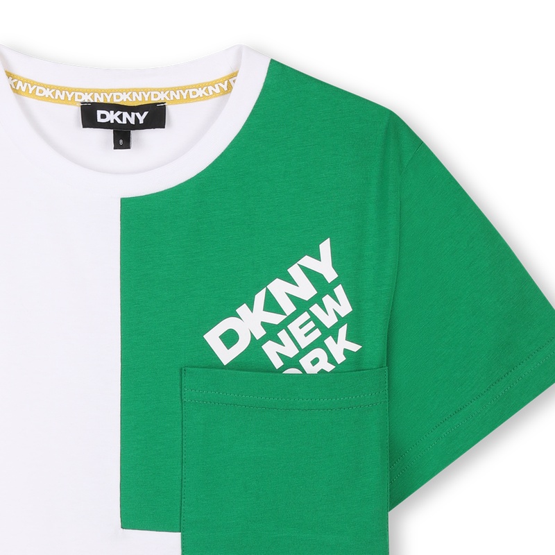 T-shirt larga com bolso DKNY 
                        UNISEX