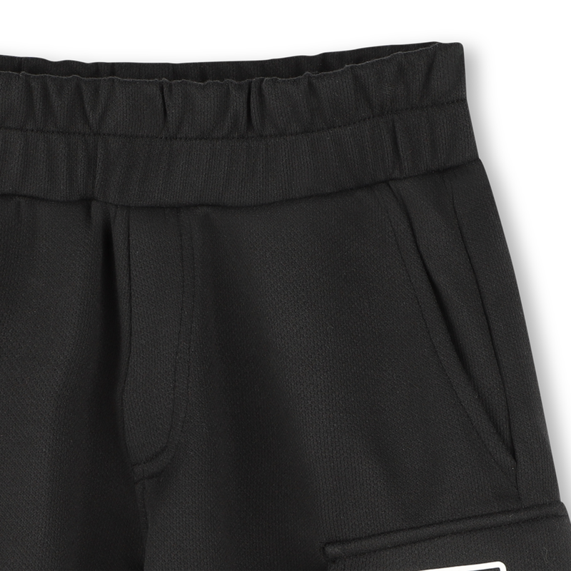 Bermudas com bolsos DKNY 
                        UNISSEXO