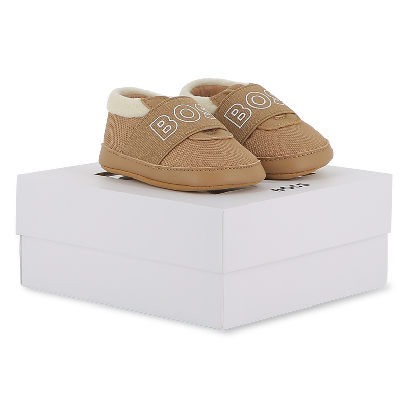 Chinelos de pele de carneiro macia BOSS 
                    UNISEX