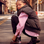 Blus&atilde;o acolchoado sem mangas DKNY 
                    GIRL