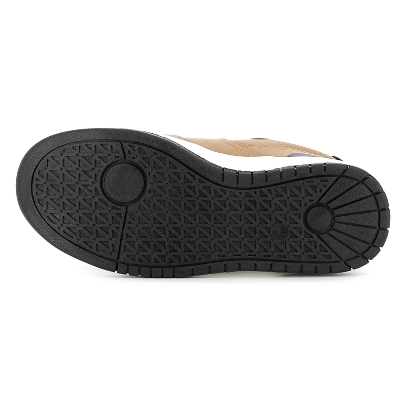 T&ecirc;nis com cadar&ccedil;o BOSS 
                        BOY