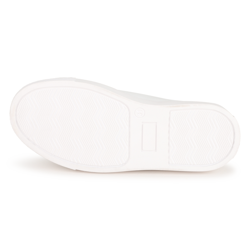 T&Eacute;NIS COM RISCAS DE GANCHO E LA&Ccedil;O MARC JACOBS 
                        GIRL