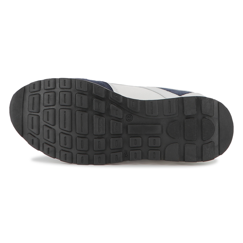 T&ecirc;nis com cadar&ccedil;o BOSS 
                        BOY