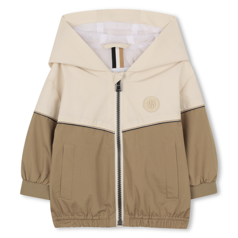 CORTA-VENTO COM CAPUZ BOSS 
                        BOY