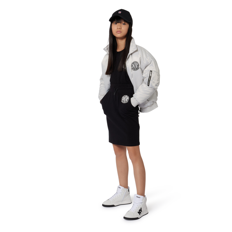 Bon&eacute; com log&oacute;tipo DKNY 
                        GIRL