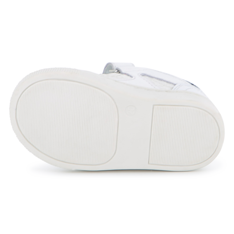 T&Eacute;NIS COM RISCAS DE GANCHO E LA&Ccedil;O BOSS 
                        BOY