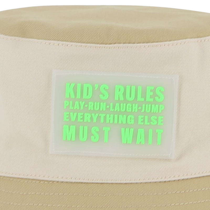 BUCKET HAT COM EMBLEMA BILLIEBLUSH 
                        BOY